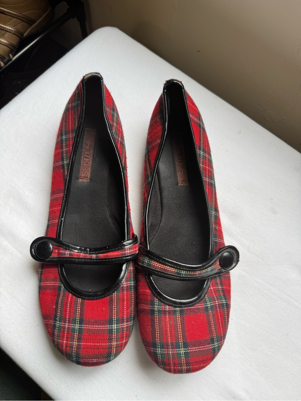 Y2K 2000s  Rare Hot Kiss Red Tartan Mary Jane flats Size 10